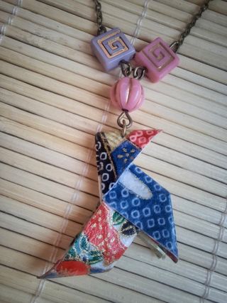 Collar de pajarita de origami