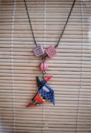 Collar de pajarita de origami