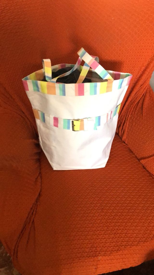 Borsa da mare bianca con decori multicolore