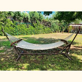 Hamaca de hierro con lona tejida