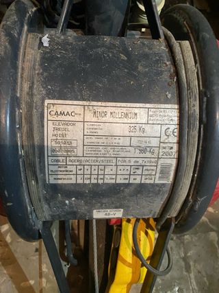 Montacargas 325 kg obra