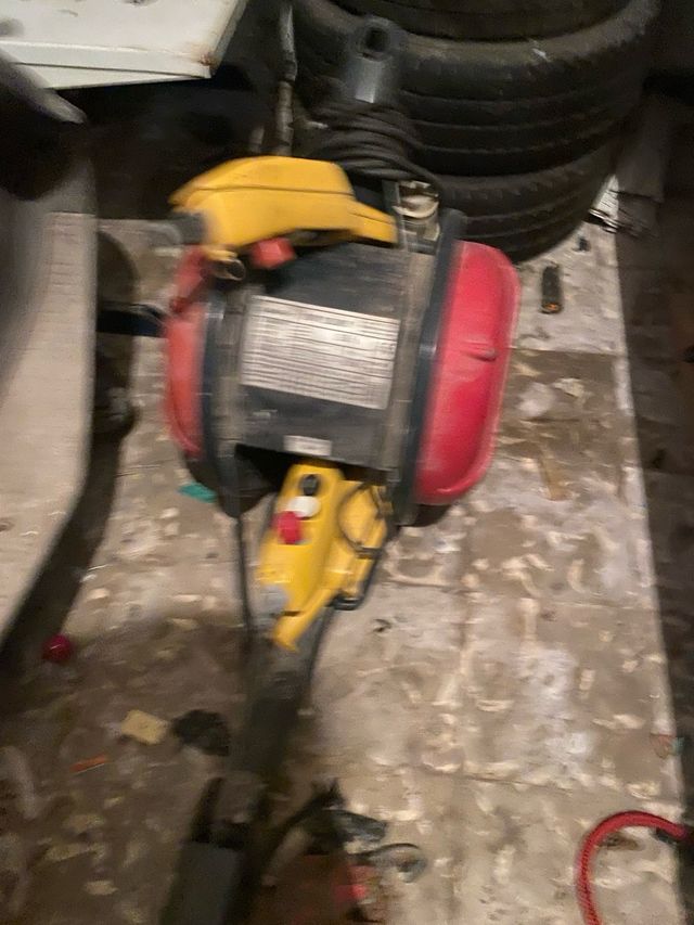 Montacargas 325 kg obra