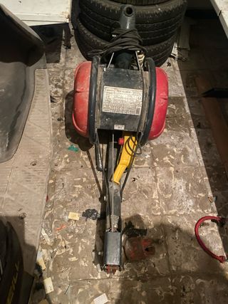 Montacargas 325 kg obra