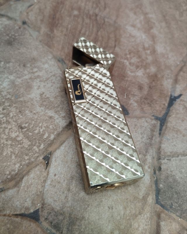 Mechero Sanjo dorado metal vintage 