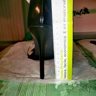 Sandali con tacco alto nuovi