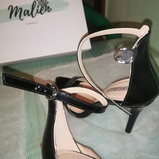 Sandali con tacco alto nuovi