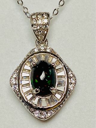 Colgante opalo negro con cadena plata de ley 925