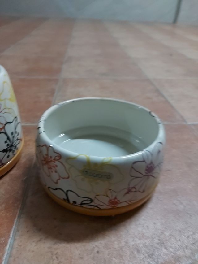 Macetas redondas de 17x15 y 18x9cm. Nuevas