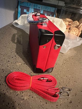 Bolso con forma de radio vintage