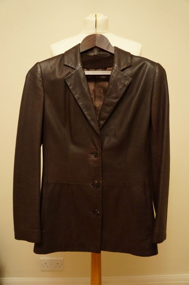 CHAQUETA DE PIEL (NAPA) MARRÓN DE LOEWE. T 36