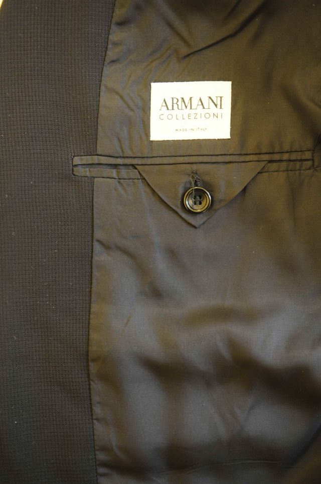 CHAQUETA NEGRA DE ARMANI COLLEZIONI. TALLA 50.