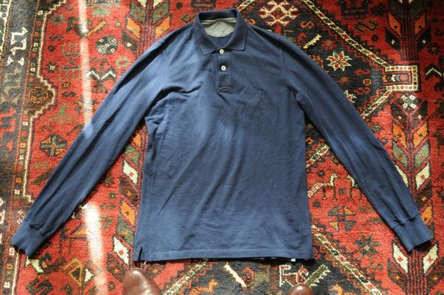 POLO AZUL OSCURO DE BRUNELLO CUCINELLI. NUEVO.