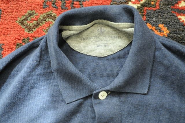 POLO AZUL OSCURO DE BRUNELLO CUCINELLI. NUEVO.