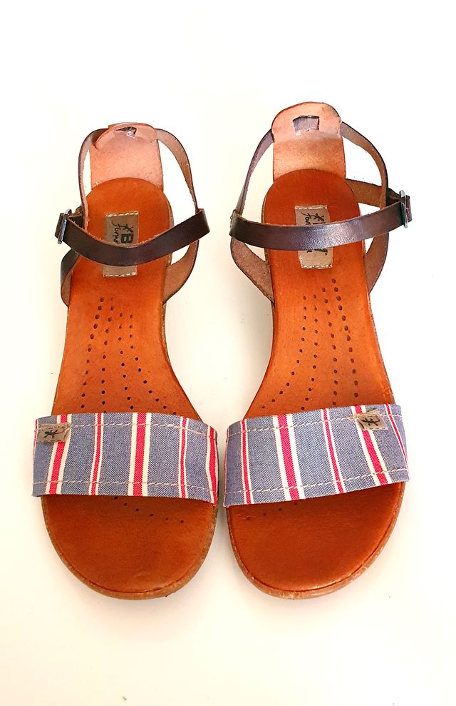 Sandalias de piel con cuña y cámara de aire NUEVAS