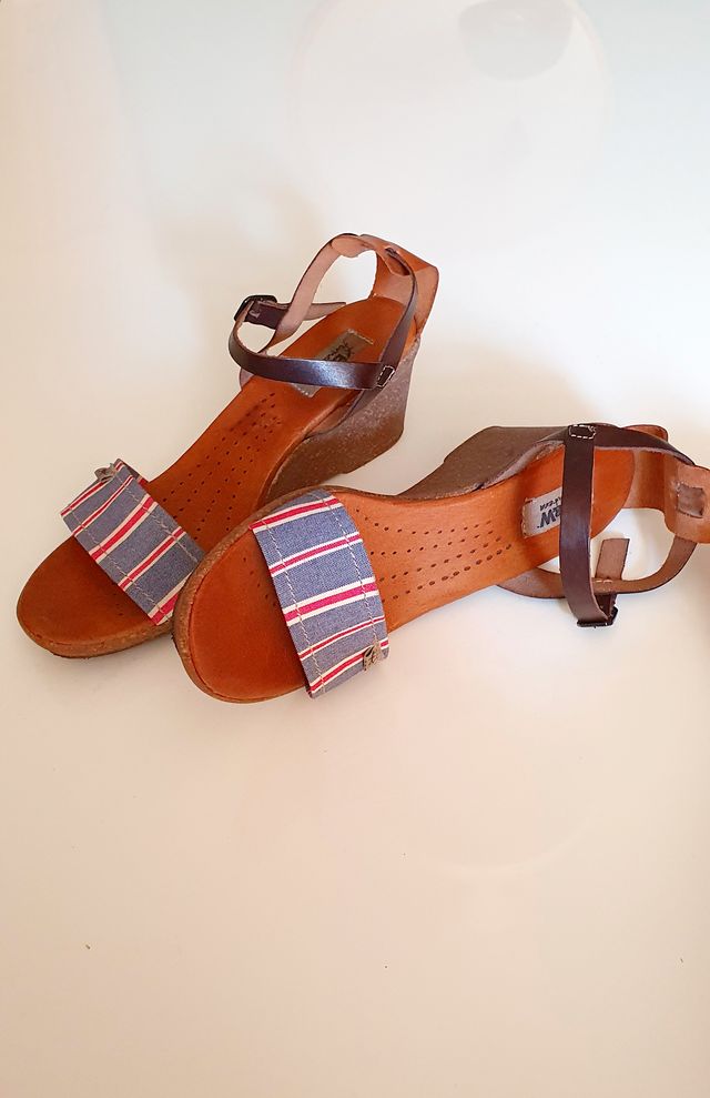 Sandalias de piel con cuña y cámara de aire NUEVAS