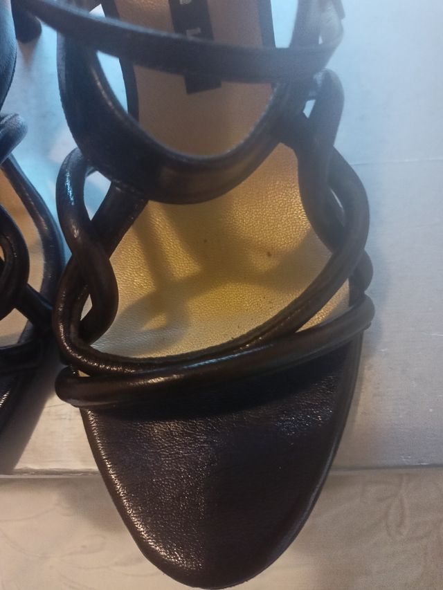 Sandalias negras muxart piel