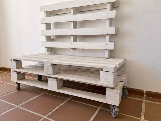 Sofás de palets y mesa, con ruedas 