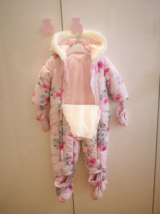 Abrigo bebé con capucha, marca Chicco