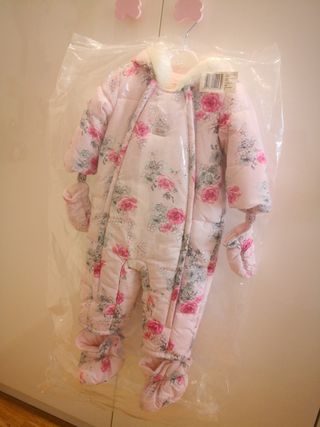 Abrigo bebé con capucha, marca Chicco