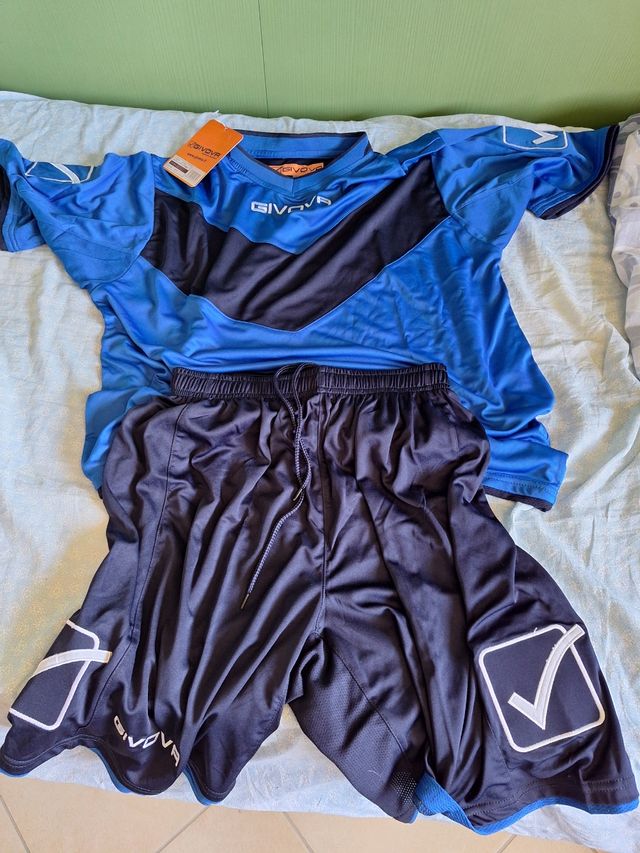 Completo sportivo maniche corte taglia L