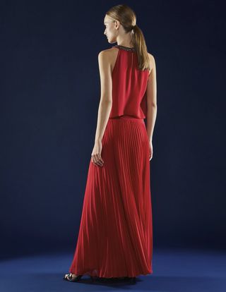 Vestido largo con cuello halter rojo