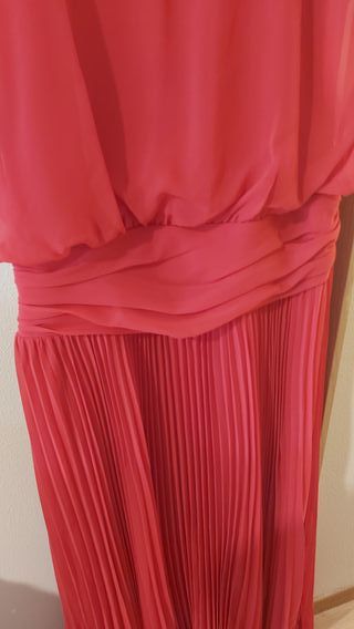 Vestido largo con cuello halter rojo