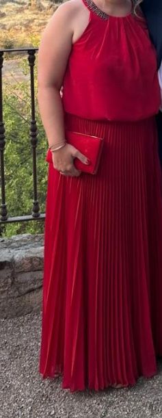 Vestido largo con cuello halter rojo