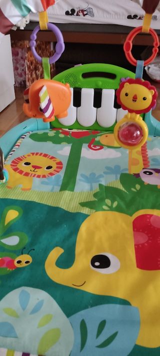 Manta gimnasio con piano