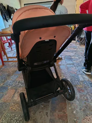 Se vende carro jane muum completo.