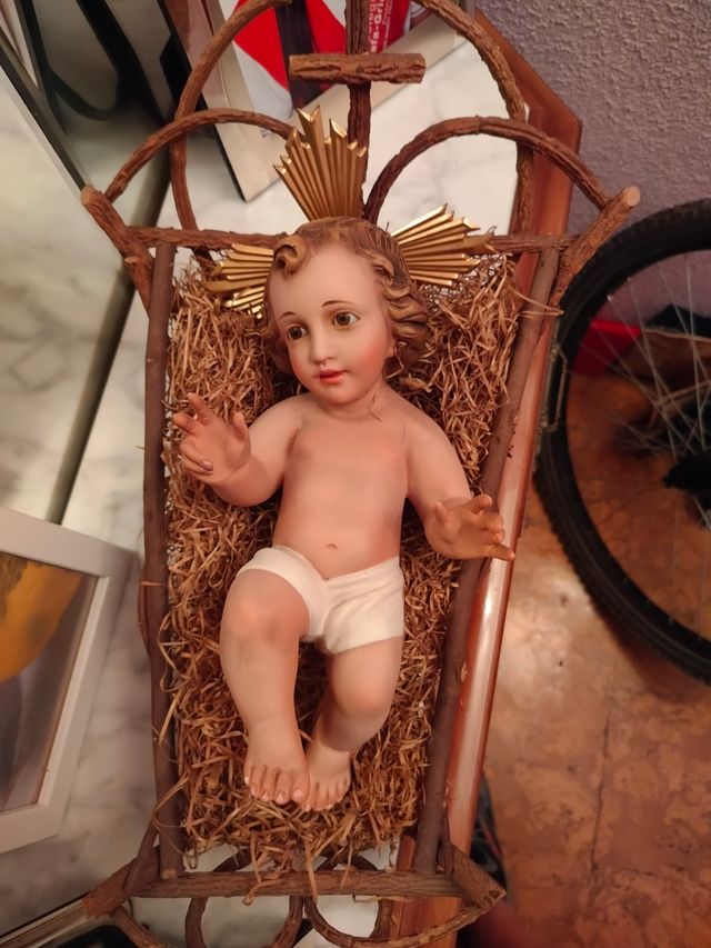 Niño Jesús antiguo más cuna