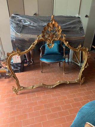 specchio stile barocco con cornice dorata