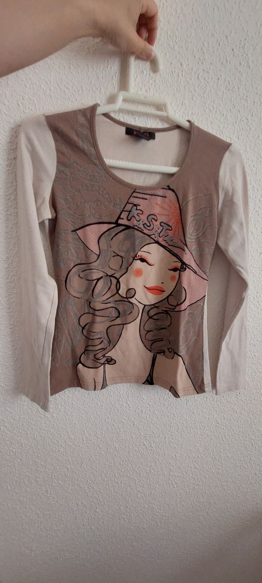 Camiseta manga larga.