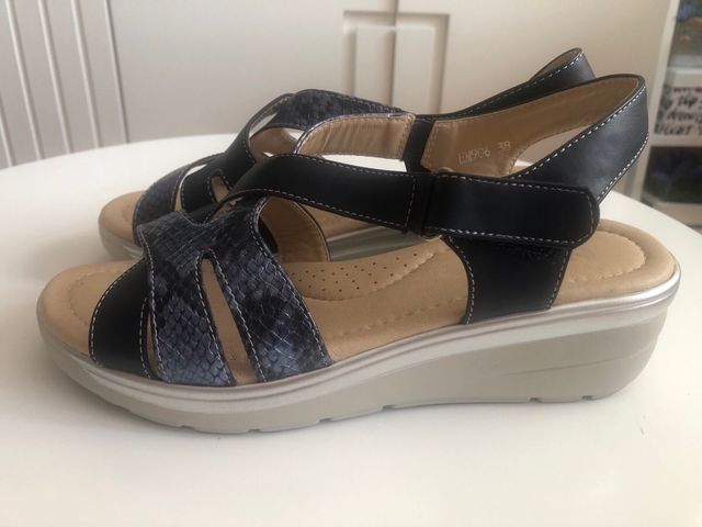 Sandalias n° 38 sin estrenar, azul marino