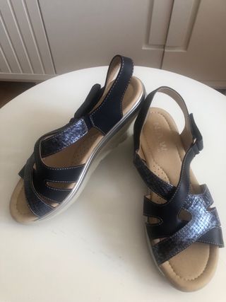 Sandalias n° 38 sin estrenar, azul marino