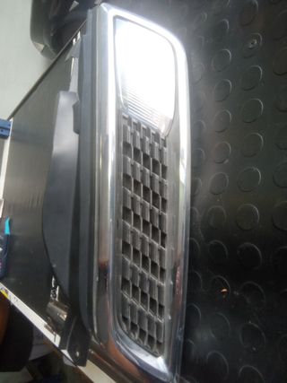REJILLA FRONTAL IZQUIERDA NISSAN MICRA