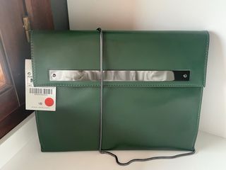 Bolso hombro o mano verde. Zara. 