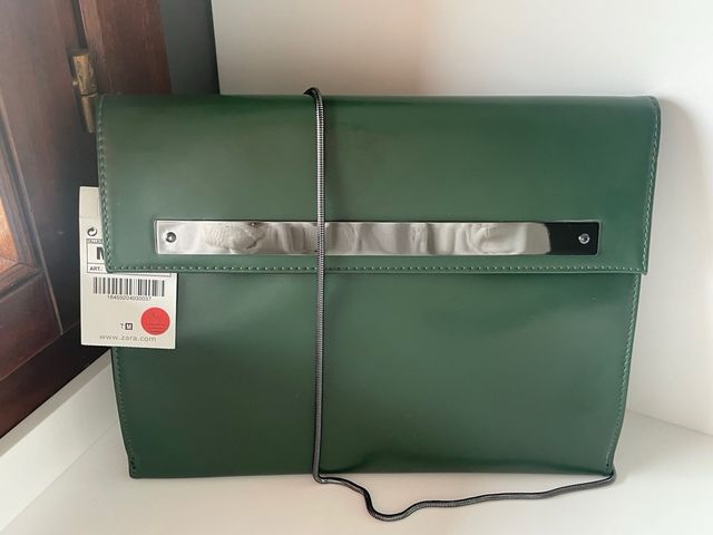 Bolso hombro o mano verde. Zara.