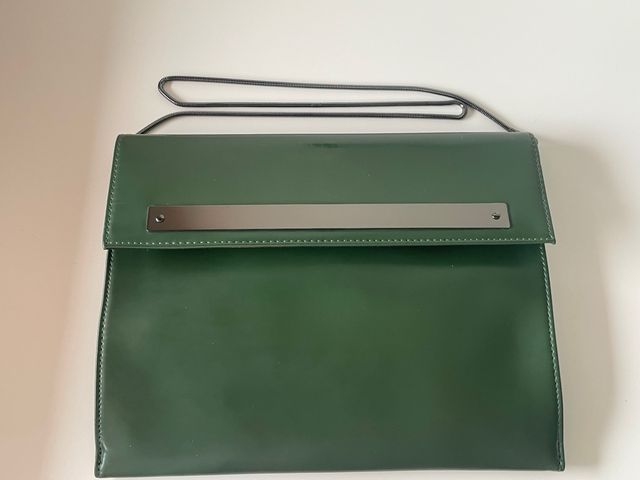Bolso hombro o mano verde. Zara.