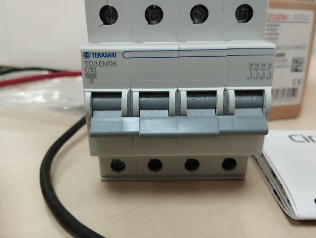 Contador eléctrico trifásico Flex