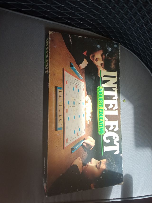 Juego de mesa educativo Intelect.