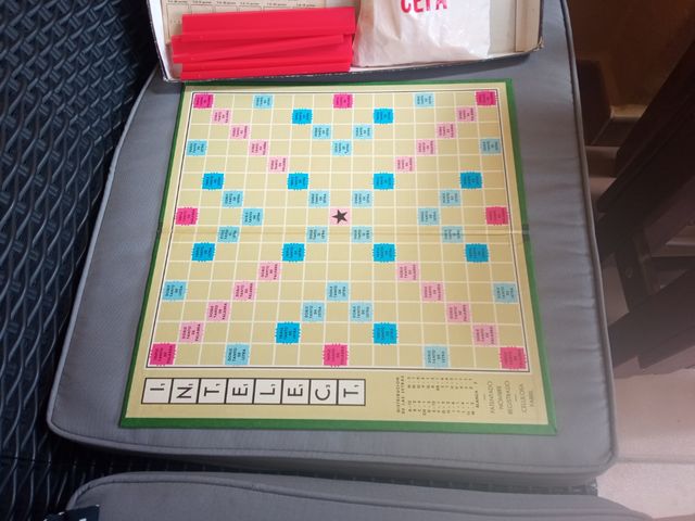 Juego de mesa educativo Intelect.