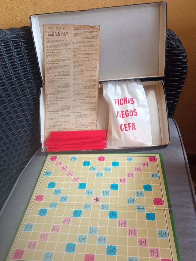 Juego de mesa educativo Intelect.