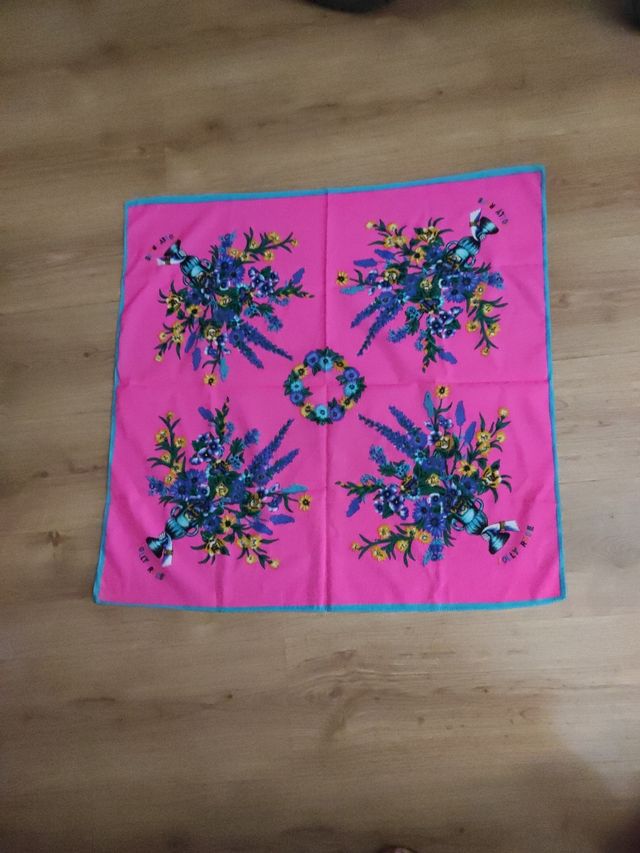 8 PAÑUELOS  LOS MAS GRANDES  1 METRO 15 CENT