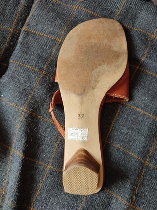 Sandalias chica piel destalonadas.Tacones nuevos