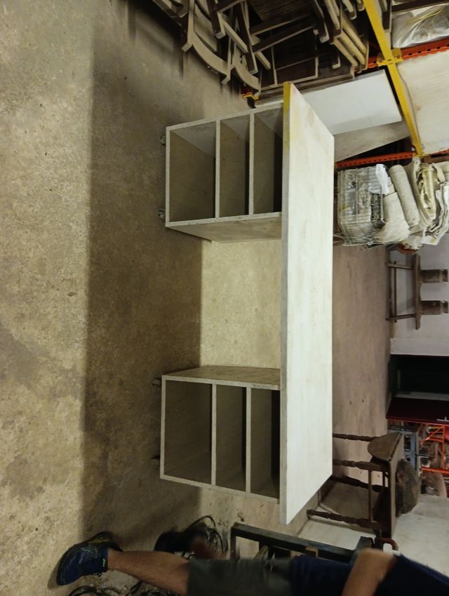 Escritorio blanco con ruedas