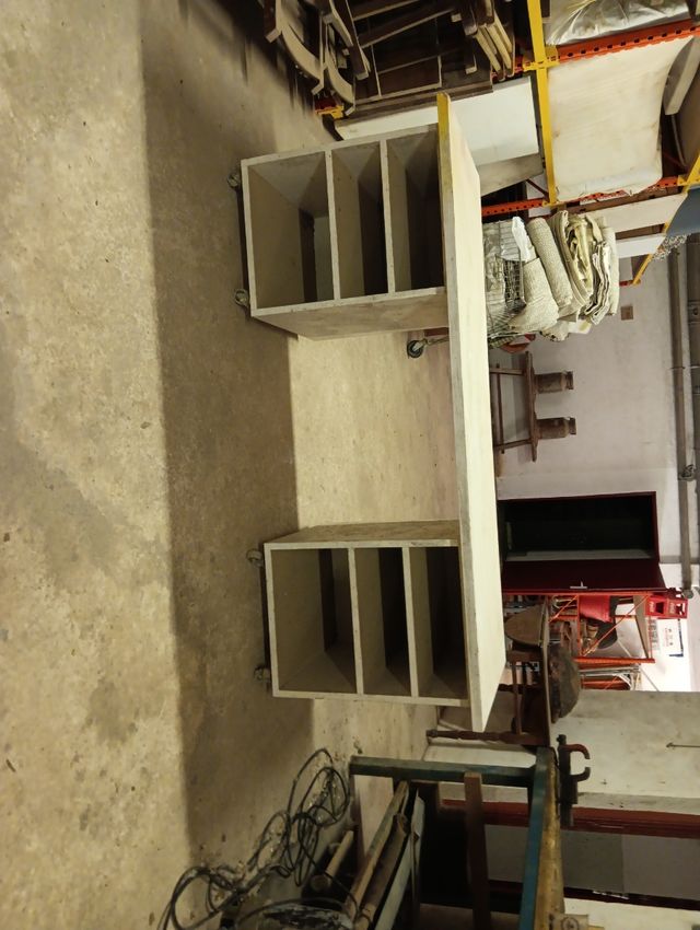 Escritorio blanco con ruedas