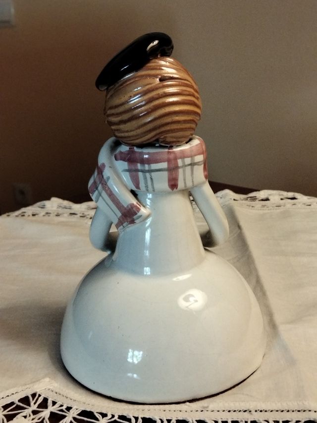 FIGURA NIÑA CON LIBRO