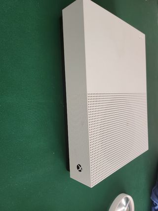 Xbox One S.