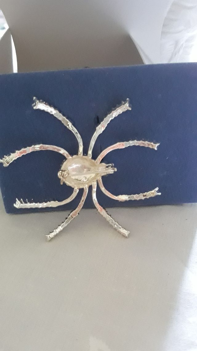 Broche araña con cristales tipo Swarovsk