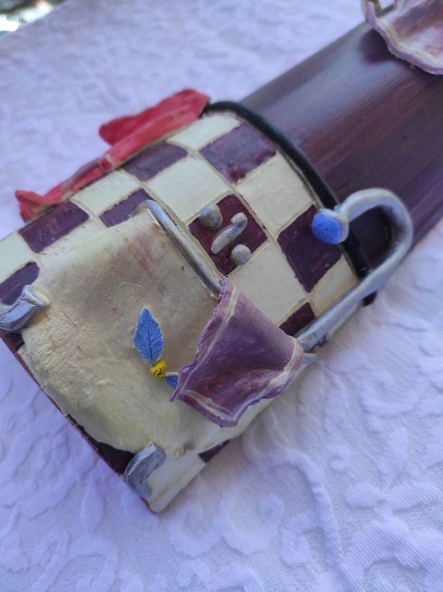 Teja decorativa hecha a mano